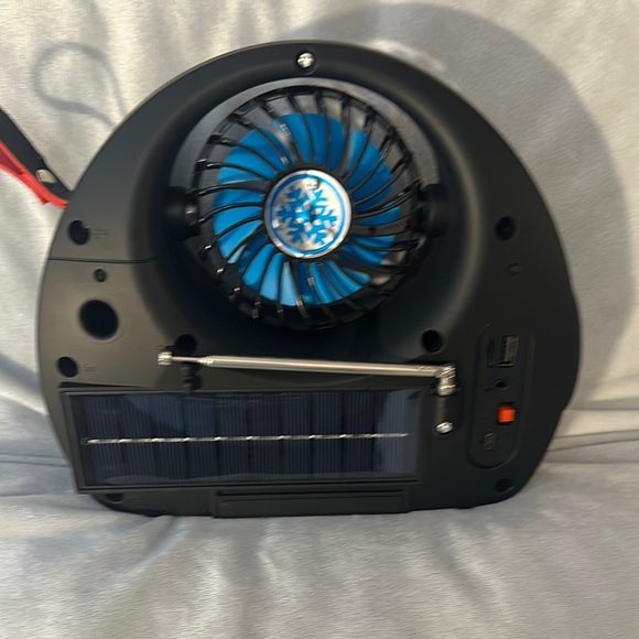 Portable Solar powered rechargeable multipurpose fan, flashing, speaker new - Picture 6 of 7